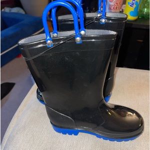 NWT Kids rain boots